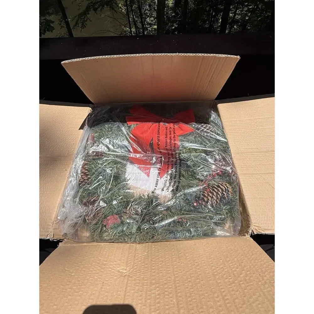 Brookstone Pinecone & BERRY 24” Christmas Wreath In Original Box Not Pre lit
